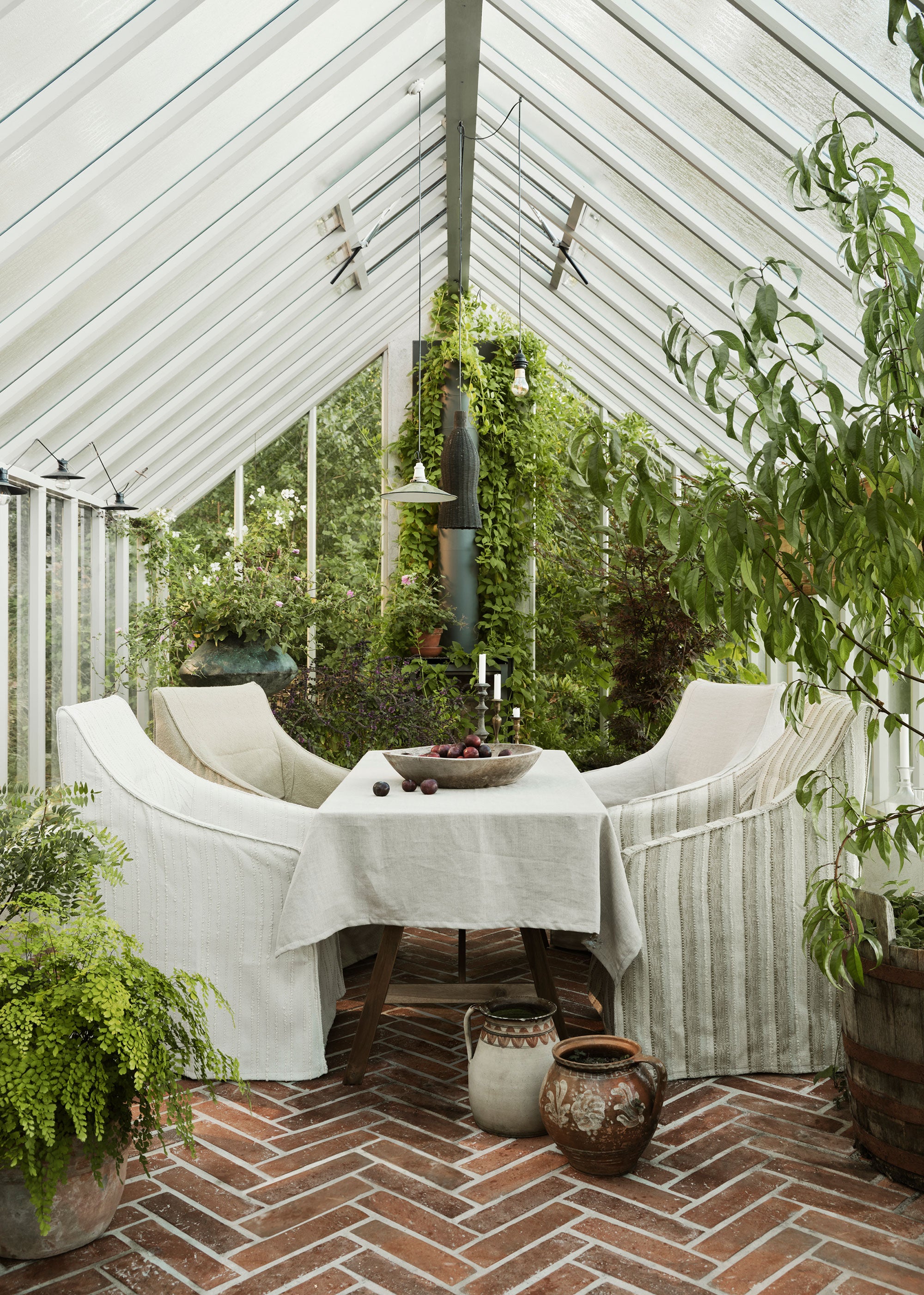 CREATE AN OPEN AIR LIVING SPACE TO ENJOY ALL SUMMER